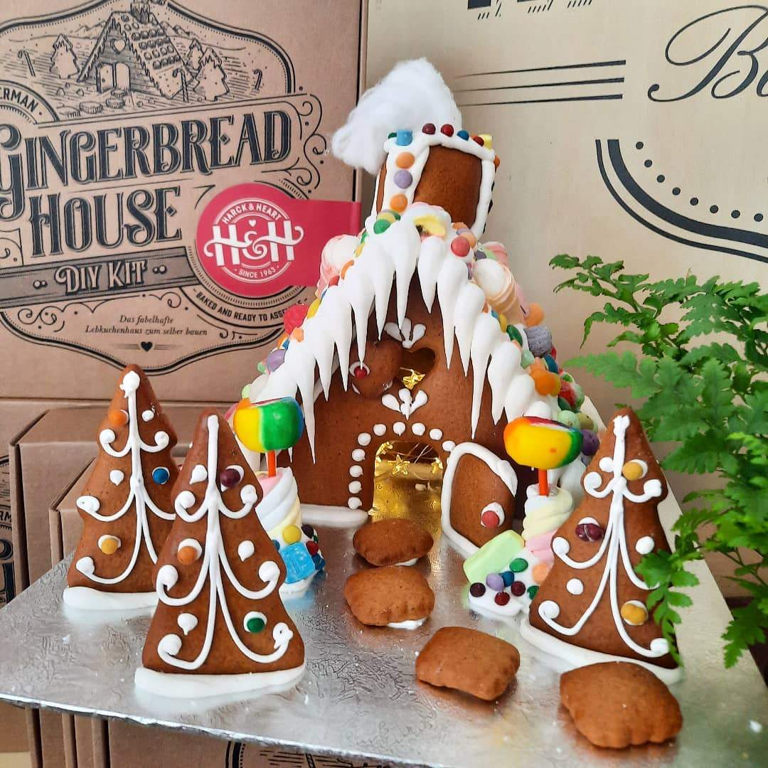 Harck & Heart DIY Gingerbread House Biscuit Kit food | confectionery & baked goods Harck & Heart